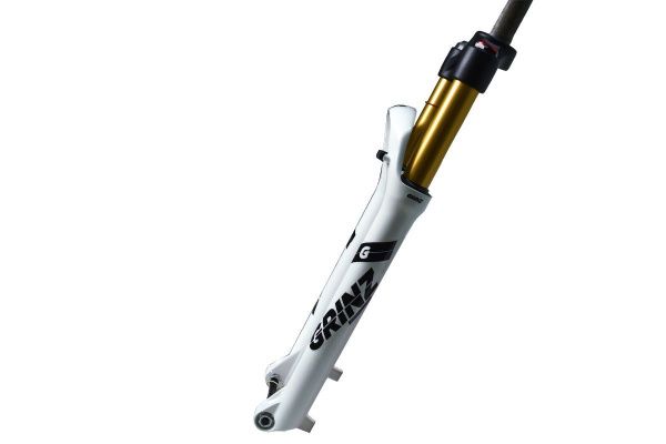 Вилка GRINZ ES-547 HRLO AIR 27,5"1.1\8"ход120мм, воздушная, локаут гидравлический, магниевая, под ось 15мм(без оси),безрезьбовая, белая\черная\золотая,  1,8кг.